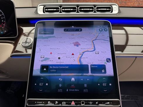 Used 2025 Mercedes-Benz S 580e S 580e image 19