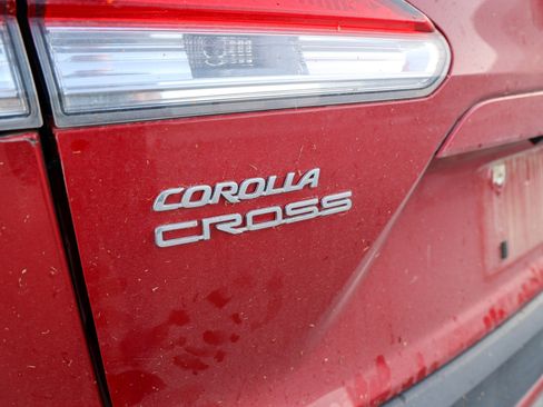 Used 2023 Toyota Corolla Cross LE FWD image 11