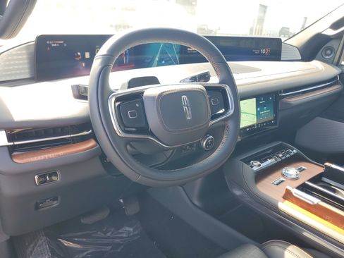 New 2026 Lincoln Navigator L Black Label AWD/4WD image 14