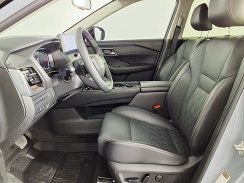 Used 2025 Nissan Rogue Platinum AWD/4WD image 17