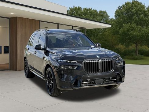 Certified 2024 BMW X7 xDrive40i w/ M Sport Package image 5