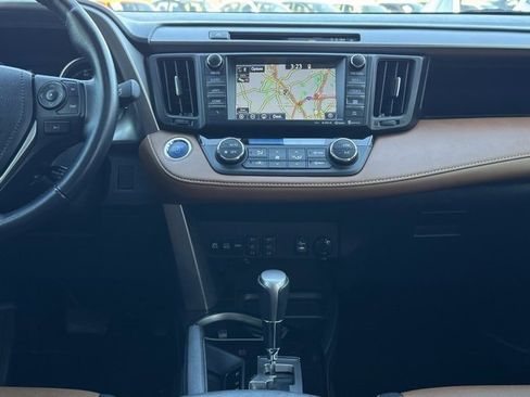 Used 2017 Toyota RAV4 Limited image 12