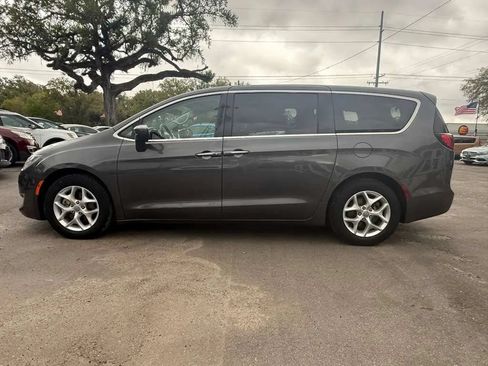Used 2017 Chrysler Pacifica Touring Plus w/ Tire & Wheel Group FWD image 8