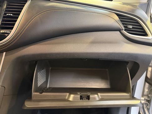 Used 2019 Chevrolet Trax LT w/ LT Convenience Package FWD image 29