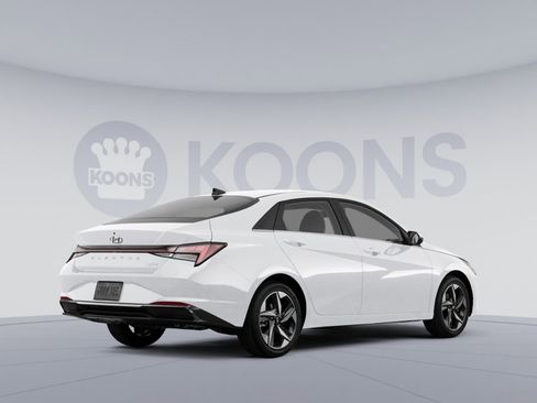 Certified 2023 Hyundai Elantra Limited w/ Cargo Package FWD image 4