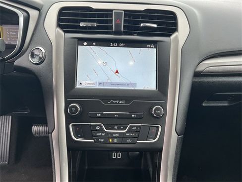 Used 2019 Ford Fusion SE image 21