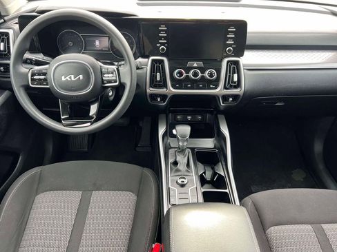 Used 2023 Kia Sorento LX image 12