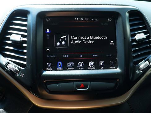 Used 2017 Jeep Cherokee Latitude w/ Comfort/Convenience Group image 52