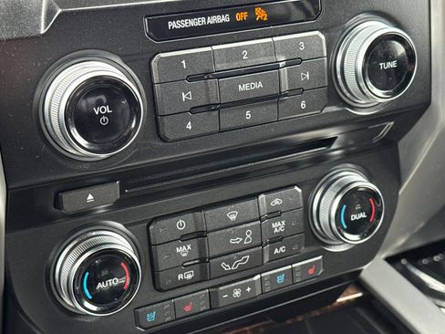 Used 2016 Ford F150 Platinum w/ Equipment Group 701A Luxury image 20