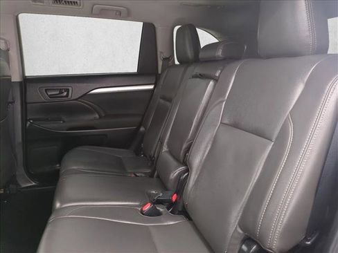 Used 2019 Toyota Highlander LE FWD image 20