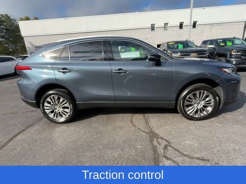 Used 2024 Toyota Venza XLE image 6