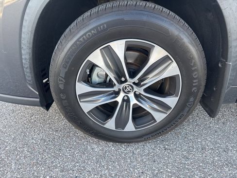 Used 2021 Toyota Highlander XLE image 10