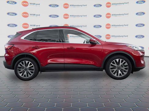 Used 2020 Ford Escape Titanium image 3