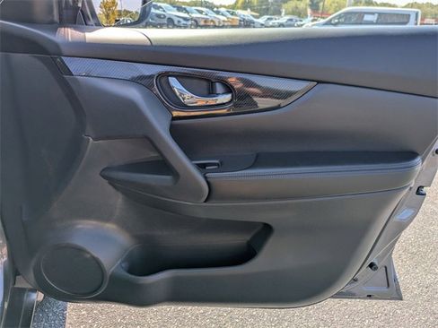 Used 2019 Nissan Rogue SL w/ Premium Package image 33