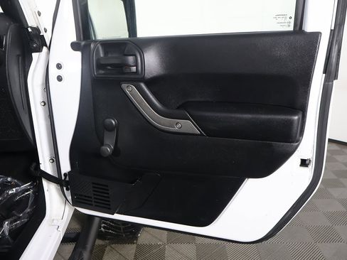 Used 2015 Jeep Wrangler Unlimited Sport w/ Connectivity Group image 17