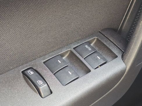 Used 2011 Ford Focus SE image 21