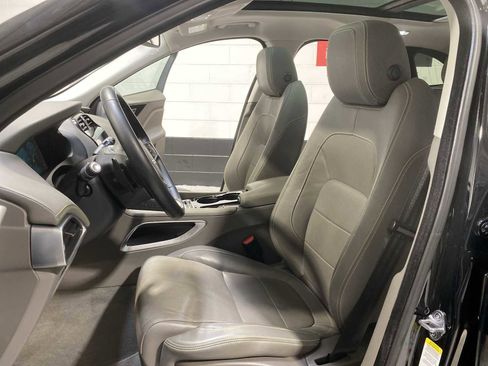 Used 2017 Jaguar F-PACE R-Sport image 11