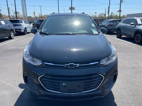 Used 2022 Chevrolet Trax LT w/ Midnight Edition AWD/4WD image 2