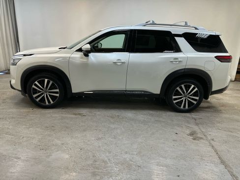 Certified 2024 Nissan Pathfinder Platinum image 10