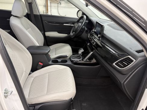 Used 2021 Kia Seltos EX image 23