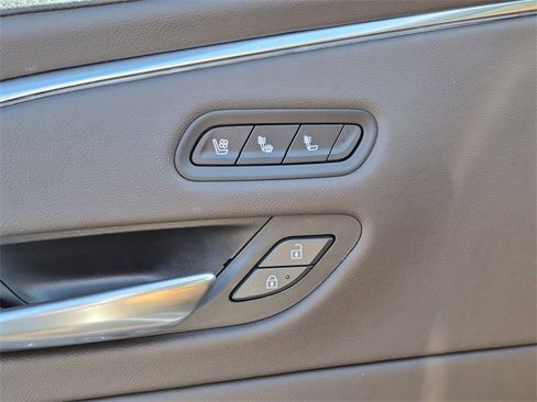 Used 2022 Cadillac Escalade Premium Luxury image 24