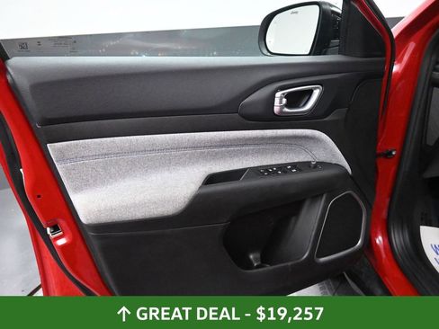 Used 2024 Jeep Compass Latitude image 28