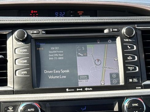 Used 2019 Toyota Highlander XLE AWD/4WD image 14