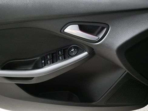 Used 2012 Ford Focus Titanium image 19