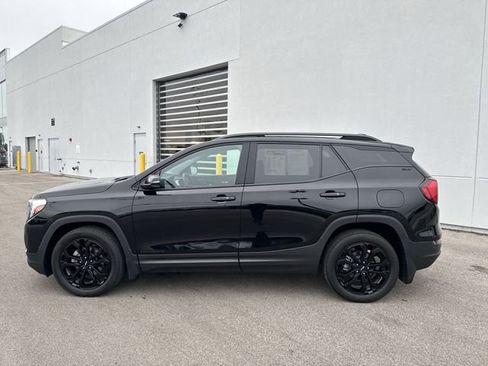 Certified 2021 GMC Terrain SLT w/ Infotainment Package II AWD/4WD image 2