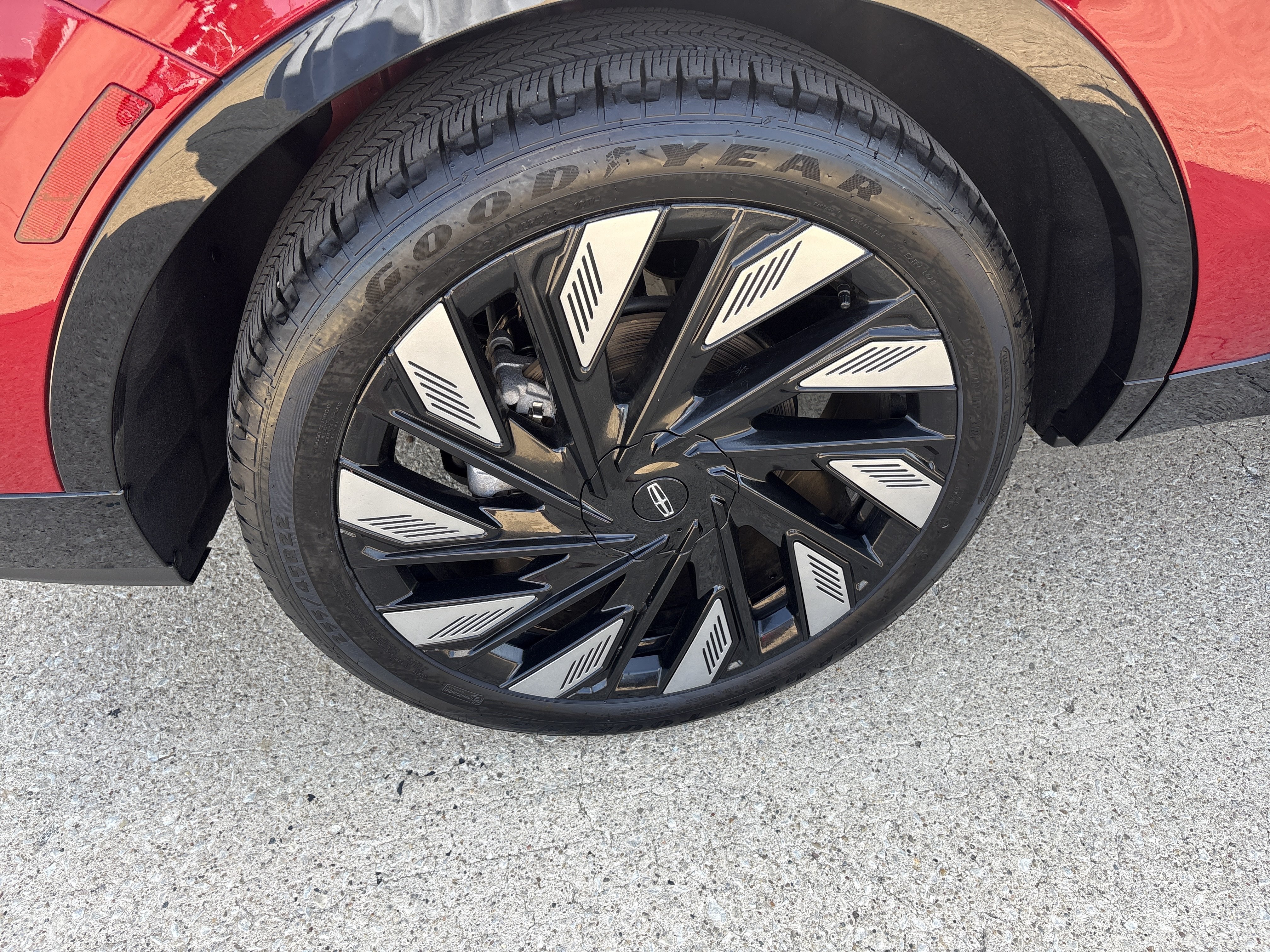 Used 2025 Lincoln Nautilus Reserve AWD/4WD image 7