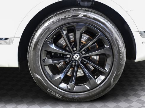 Used 2017 Bentley Bentayga image 36