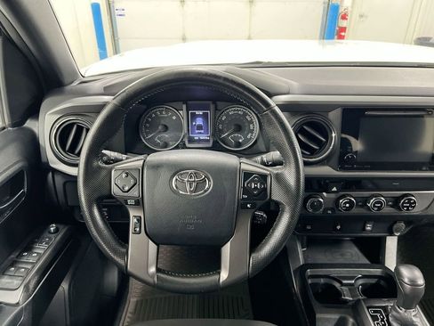 Used 2016 Toyota Tacoma TRD Off-Road w/ Exterior Package AWD/4WD image 11