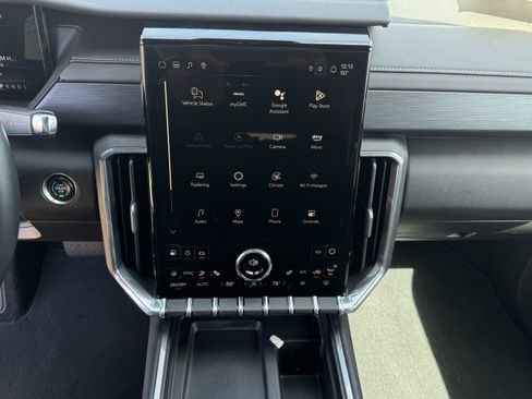 Used 2025 GMC Acadia Elevation image 21