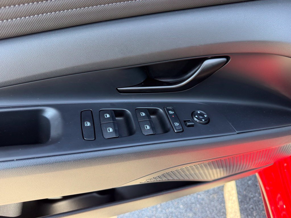 Certified 2025 Hyundai Elantra Sport FWD image 18