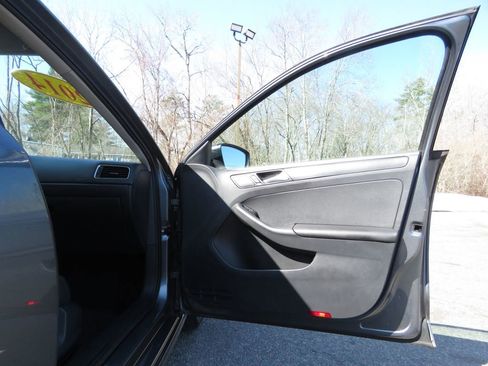 Used 2014 Volkswagen Jetta S image 11