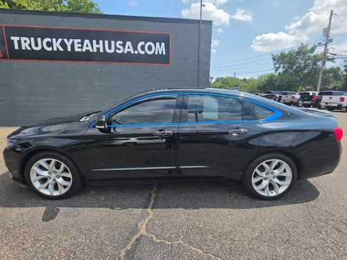 Used 2018 Chevrolet Impala Premier w/ Premier Convenience Package FWD image 2
