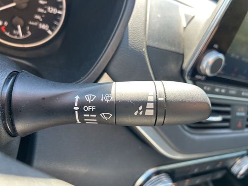 Used 2022 Nissan Altima 2.5 SV image 23