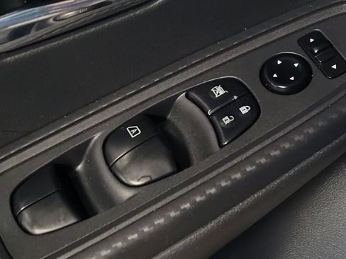 Used 2025 Nissan Versa SV FWD image 27
