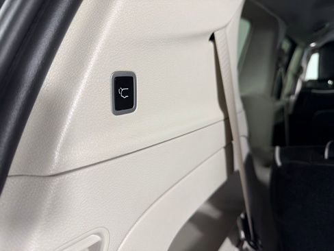 Used 2024 Chrysler Pacifica Limited image 30