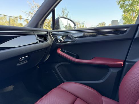 Used 2025 Porsche Macan S image 23