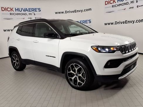 Used 2025 Jeep Compass Limited AWD/4WD image 3