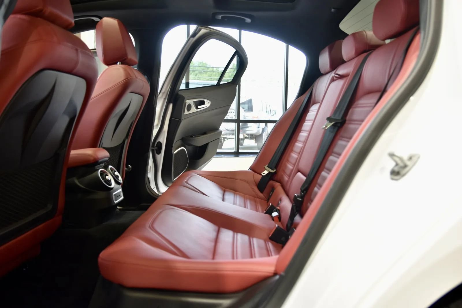 Used 2023 Alfa Romeo Giulia Veloce AWD/4WD image 19