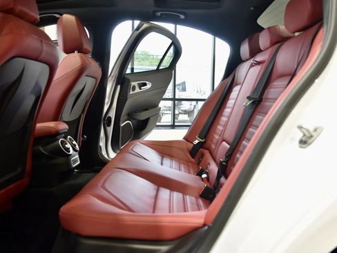 Used 2023 Alfa Romeo Giulia Veloce AWD/4WD image 19