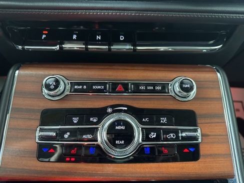 Used 2024 Lincoln Aviator Reserve AWD/4WD image 17