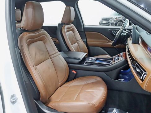 Used 2023 Lincoln Aviator Reserve w/ Equipment Group 201A image 25