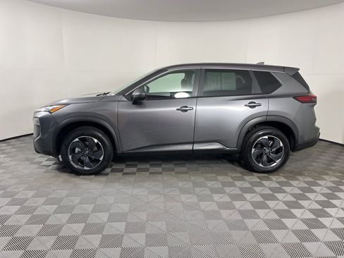 Used 2025 Nissan Rogue SV AWD/4WD image 2
