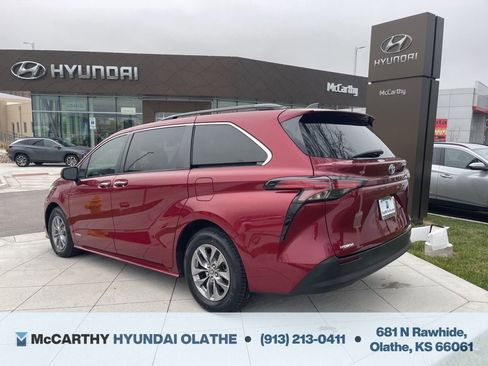 Used 2021 Toyota Sienna XLE w/ XLE Plus Package FWD image 15