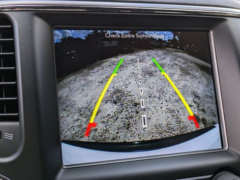 Used 2018 Jeep Grand Cherokee Laredo image 32