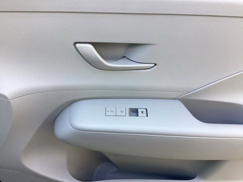 New 2026 Hyundai Kona SE image 18