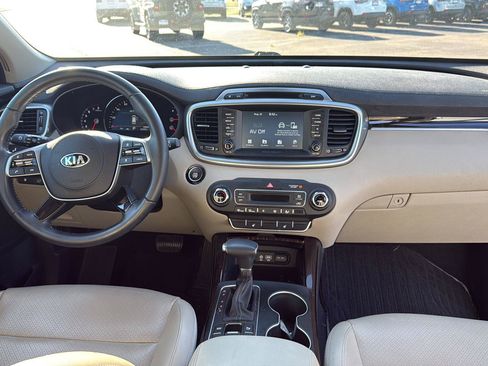 Used 2019 Kia Sorento EX AWD/4WD image 12